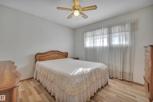 8104 135 Avenue, Edmonton, AB - Indoor Photo Showing Bedroom