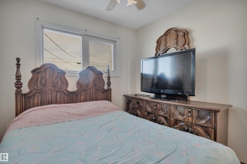 8104 135 Avenue, Edmonton, AB - Indoor Photo Showing Bedroom