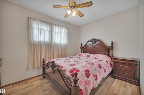 8104 135 Avenue, Edmonton, AB - Indoor Photo Showing Bedroom