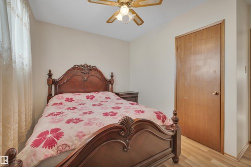 8104 135 Avenue, Edmonton, AB - Indoor Photo Showing Bedroom