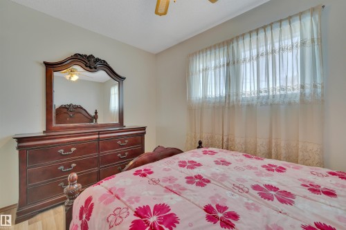 8104 135 Avenue, Edmonton, AB - Indoor Photo Showing Bedroom