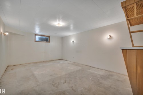 8104 135 Avenue, Edmonton, AB - Indoor