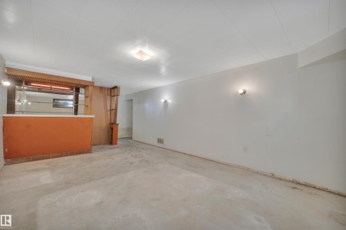 8104 135 Avenue, Edmonton, AB - Indoor