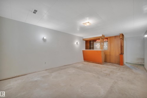 8104 135 Avenue, Edmonton, AB - Indoor