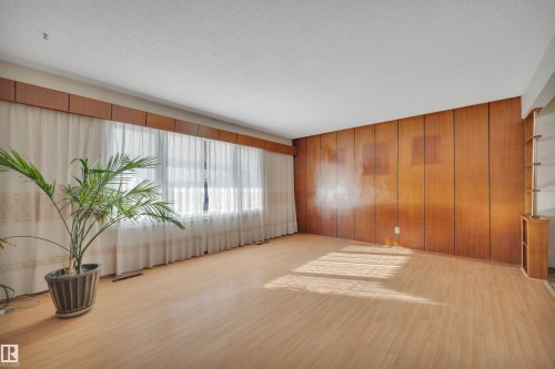 8104 135 Avenue, Edmonton, AB - Indoor Photo Showing Other Room