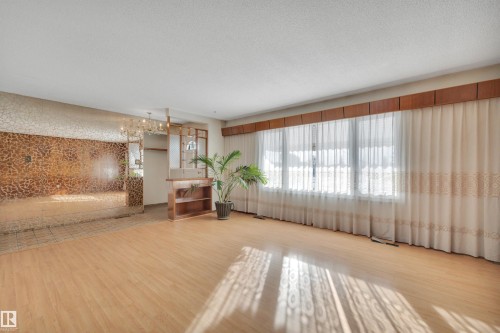 8104 135 Avenue, Edmonton, AB - Indoor