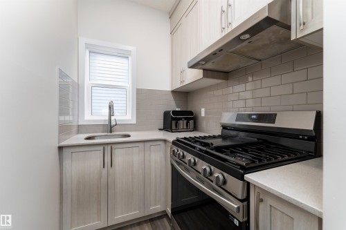 2120 Muckleplum Crescent, Edmonton, AB - Indoor Photo Showing Kitchen