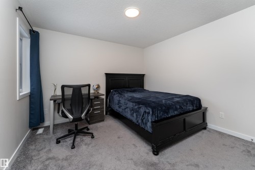 2120 Muckleplum Crescent, Edmonton, AB - Indoor Photo Showing Bedroom