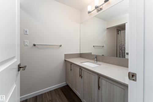 2120 Muckleplum Crescent, Edmonton, AB - Indoor Photo Showing Bathroom