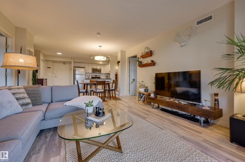 306 10909 103 Avenue, Edmonton, AB - Indoor Photo Showing Living Room