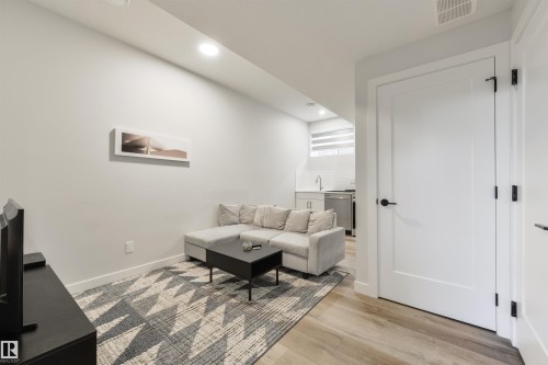 8311 & 8313 76 Avenue, Edmonton, AB - Indoor