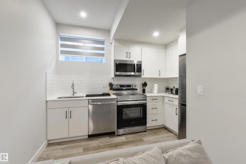 8311 & 8313 76 Avenue, Edmonton, AB - Indoor Photo Showing Kitchen