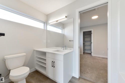 8311 & 8313 76 Avenue, Edmonton, AB - Indoor Photo Showing Bathroom