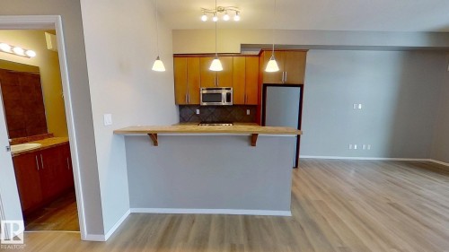 215 10531 117 Street, Edmonton, AB - Indoor Photo Showing Kitchen