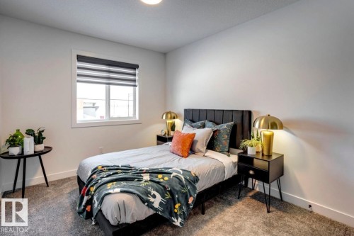 959 18 Avenue, Edmonton, AB - Indoor Photo Showing Bedroom