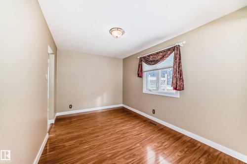 Unfurnished room with light wood-style flooring and baseboards - 38 Lancaster Crescent, St. Albert, AB - Indoor Photo Showing Other Room
