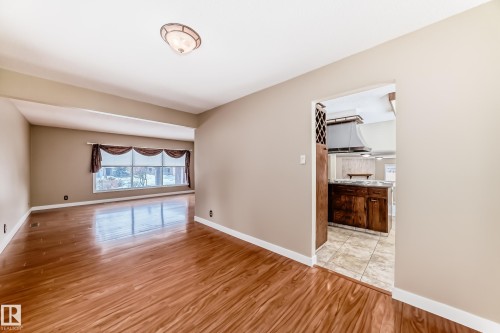 Spare room with light wood-style flooring and baseboards - 38 Lancaster Crescent, St. Albert, AB - Indoor Photo Showing Other Room