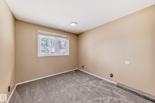 Spare room featuring carpet and baseboards - 38 Lancaster Crescent, St. Albert, AB - Indoor Photo Showing Other Room
