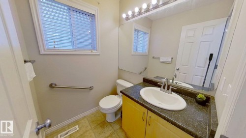 7376 Singer Way, Edmonton, AB - Indoor Photo Showing Bathroom