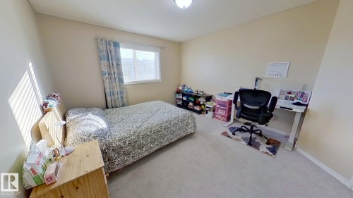 7376 Singer Way, Edmonton, AB - Indoor Photo Showing Bedroom
