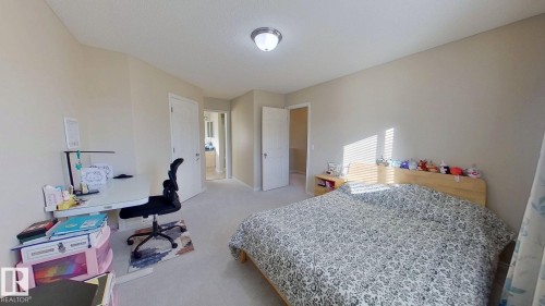 7376 Singer Way, Edmonton, AB - Indoor Photo Showing Bedroom