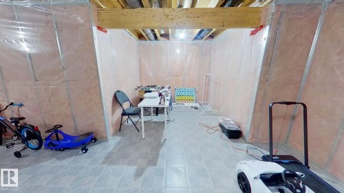 7376 Singer Way, Edmonton, AB - Indoor