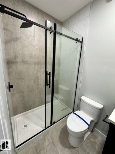 5321 Kimball Place, Edmonton, AB - Indoor Photo Showing Bathroom