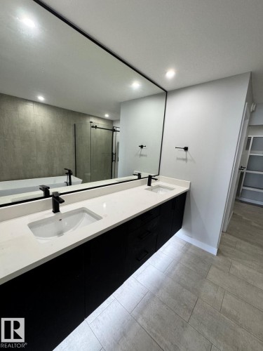 5321 Kimball Place, Edmonton, AB - Indoor Photo Showing Bathroom
