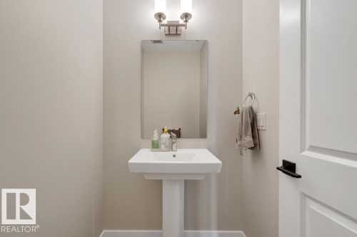 22829 95A Avenue, Edmonton, AB - Indoor Photo Showing Bathroom