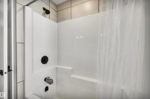 Full bathroom featuring shower / bathtub combination with curtain - 11 Promenade Point(E), Beaumont, AB - Indoor Photo Showing Bathroom
