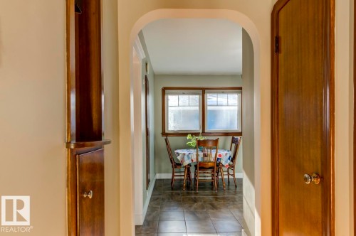 10714 128 Street, Edmonton, AB - Indoor