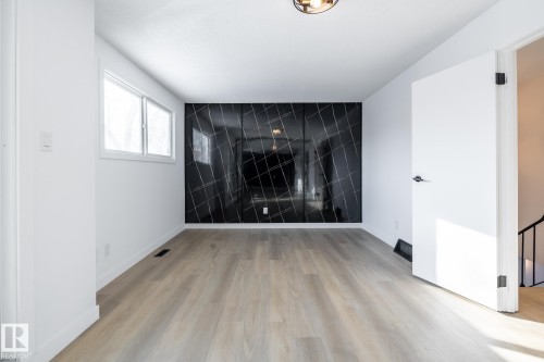 13449 40 Street, Edmonton, AB - Indoor Photo Showing Living Room With Fireplace