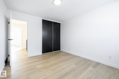 13449 40 Street, Edmonton, AB - Indoor Photo Showing Other Room