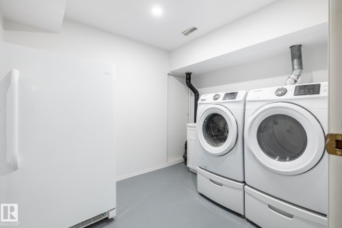 13449 40 Street, Edmonton, AB - Indoor Photo Showing Laundry Room
