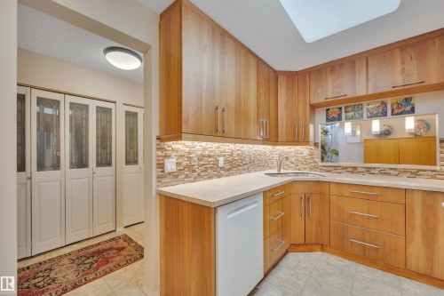 310 11220 99 Avenue, Edmonton, AB - Indoor Photo Showing Kitchen