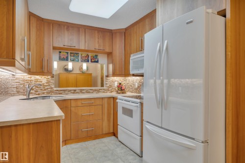 310 11220 99 Avenue, Edmonton, AB - Indoor Photo Showing Kitchen