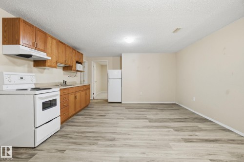 4015 120 Street, Edmonton, AB - Indoor Photo Showing Kitchen