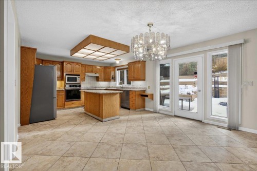 470 Rooney Crescent, Edmonton, AB - Indoor Photo Showing Kitchen