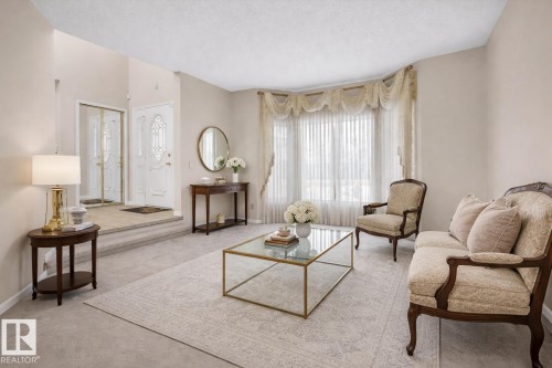 470 Rooney Crescent, Edmonton, AB - Indoor Photo Showing Living Room