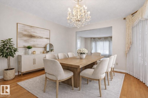 470 Rooney Crescent, Edmonton, AB - Indoor Photo Showing Dining Room