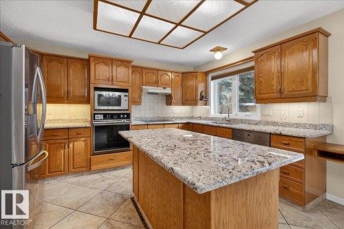 470 Rooney Crescent, Edmonton, AB - Indoor Photo Showing Kitchen