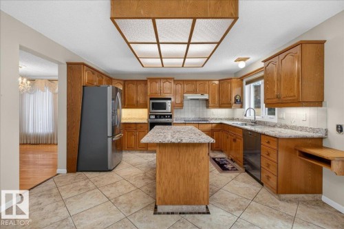 470 Rooney Crescent, Edmonton, AB - Indoor Photo Showing Kitchen