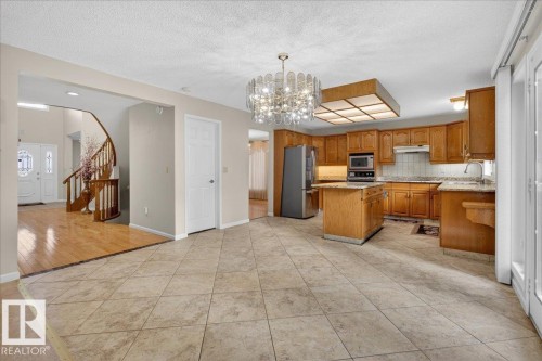 470 Rooney Crescent, Edmonton, AB - Indoor Photo Showing Kitchen