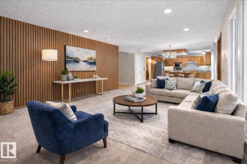 470 Rooney Crescent, Edmonton, AB - Indoor Photo Showing Living Room