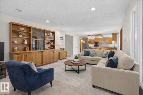 470 Rooney Crescent, Edmonton, AB - Indoor Photo Showing Living Room