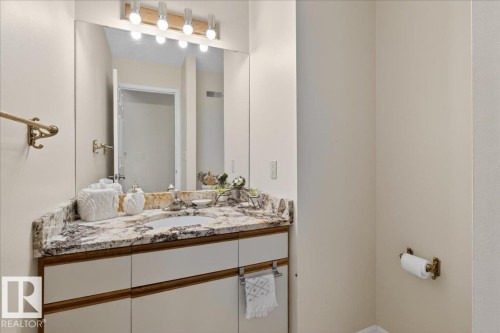 470 Rooney Crescent, Edmonton, AB - Indoor Photo Showing Bathroom