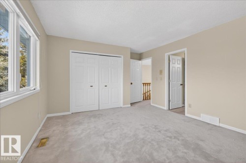 470 Rooney Crescent, Edmonton, AB - Indoor Photo Showing Other Room