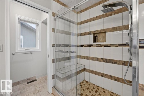 470 Rooney Crescent, Edmonton, AB - Indoor Photo Showing Bathroom