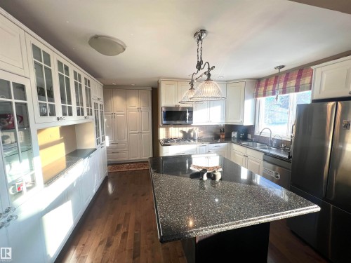 15003 81 Street, Edmonton, AB - Indoor Photo Showing Kitchen With Double Sink With Upgraded Kitchen