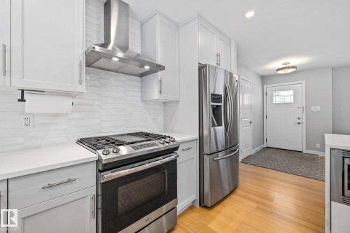 7622 153 Street, Edmonton, AB - Indoor Photo Showing Kitchen With Upgraded Kitchen